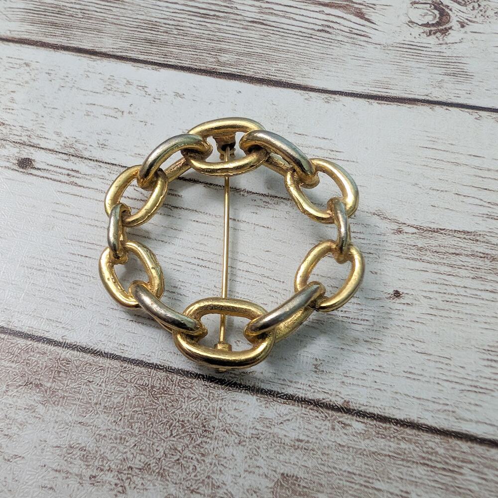 Vintage Brooch / Pin - Chain Design Circle 1 & 5/8"